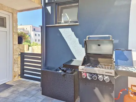 Maison Lotta, piscine privée à 400m de la plage : photo 41