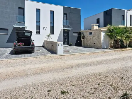 Maison Lotta, piscine privée à 400m de la plage : photo 42