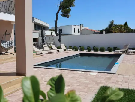 Maison Amara à Zaton, piscine privée 8x4m