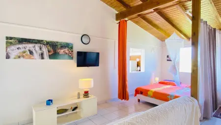 Appartement 72 m² avec balcon et jardin clôturé à Sainte-Anne : photo 3