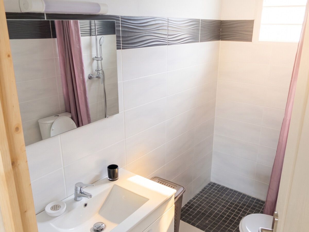 Bungalow 40 m² accessible à Sainte-Anne, jardin clôturé - Photo 10