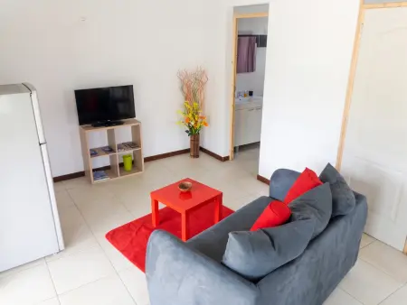 Bungalow 40 m² accessible à Sainte-Anne, jardin clôturé