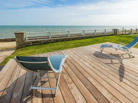 Location gite à Quinéville, Maison en front de mer avec accès direct à la plage à Quinéville