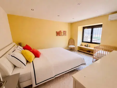 Appartement F4 à Reynes, accès rivière et climatisation : photo 3