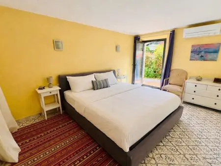 Appartement F4 à Reynes, accès rivière et climatisation : photo 9