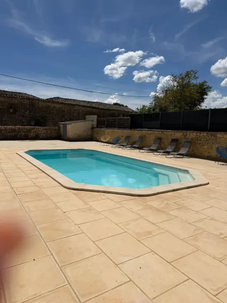 Maison 131 m² piscine privée (mai-oct) Saint-Laurent-la-Vernède