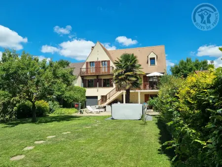 Location gite à Porcheville, Villa spacieuse avec spa et jardin privé - Proche Paris