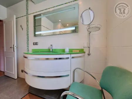 Villa 9 personnes avec spa et jardin 1000m² à Porcheville : photo 32