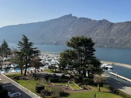 Location appartement à Aix les Bains, Appartement rénové, vue lac, parking privatif