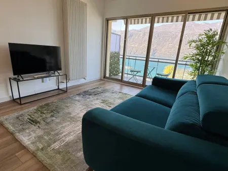 Type 2 Bis rénové vue lac, terrasse, parking à Aix-les-Bains : photo 9