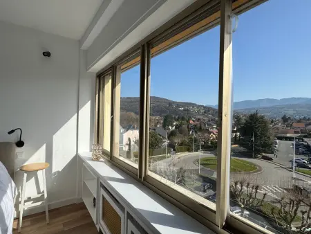 Type 2 Bis rénové vue lac, terrasse, parking à Aix-les-Bains : photo 12