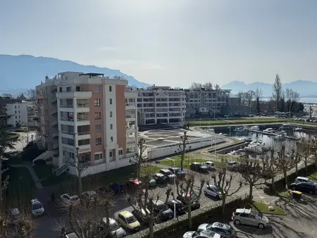 Type 2 Bis rénové vue lac, terrasse, parking à Aix-les-Bains : photo 14