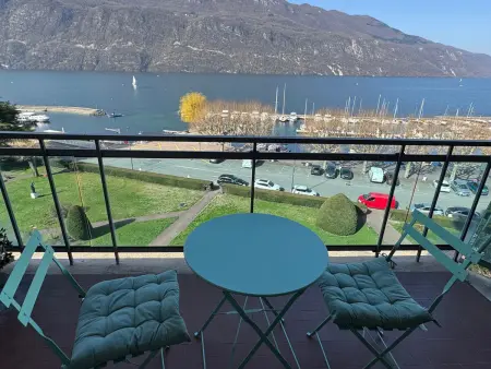 Type 2 Bis rénové vue lac, terrasse, parking à Aix-les-Bains : photo 15