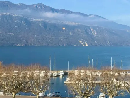 Type 2 Bis rénové vue lac, terrasse, parking à Aix-les-Bains : photo 17