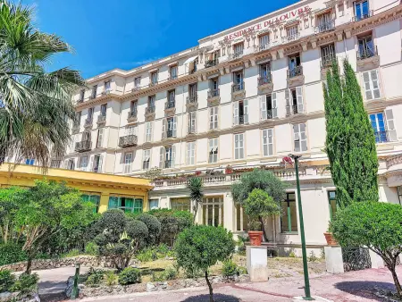Studio Le Louvre – Menton, 500 m de la plage : photo 1