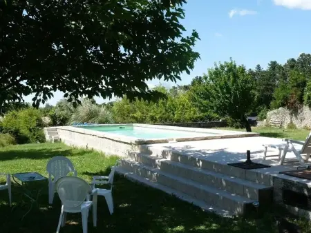 Location maison à Valréas, Maison spacieuse près de Valréas avec piscine