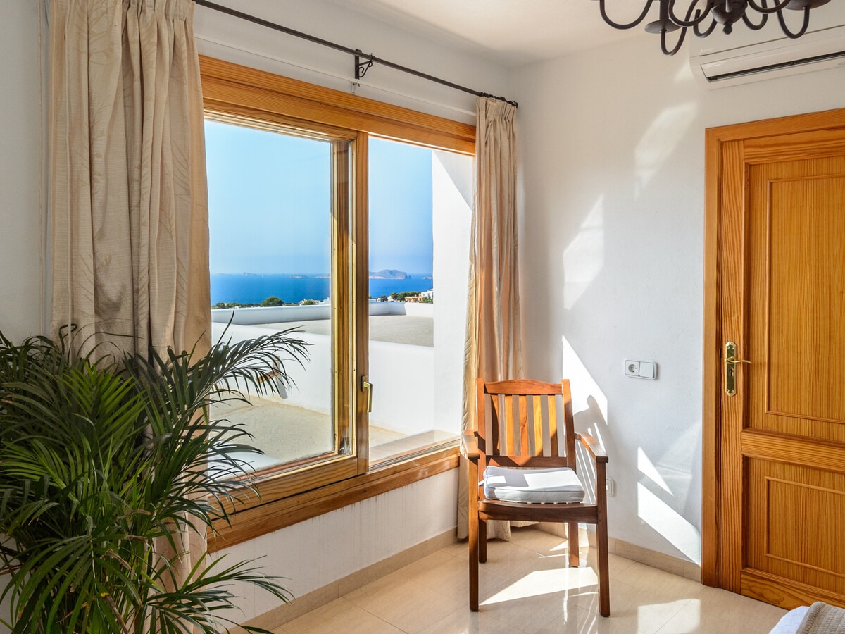 Villa ibizienne Cala Vadella, piscine et vue mer - Photo 35