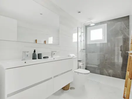 Appartement 3 chambres vue mer et piscine chauffée : photo 34