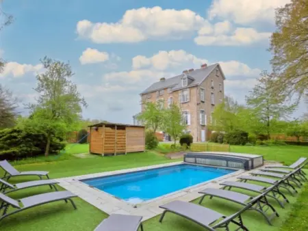 Location maison à Nassogne, Superbe château avec piscine extérieure