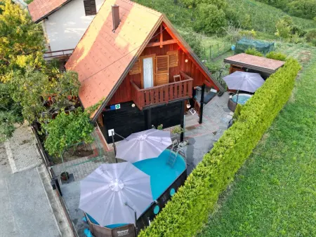 Rukova Hiža, maison nature avec piscine à Donja Stubica : photo 1