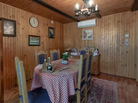 Rukova Hiža, maison nature avec piscine à Donja Stubica : photo 17