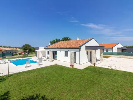 Villa Serenity, maison 3 chambres avec piscine près de Pula : photo 1