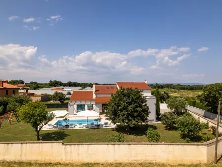 Villa Eva : maison moderne avec piscine privée à Pula : photo 1