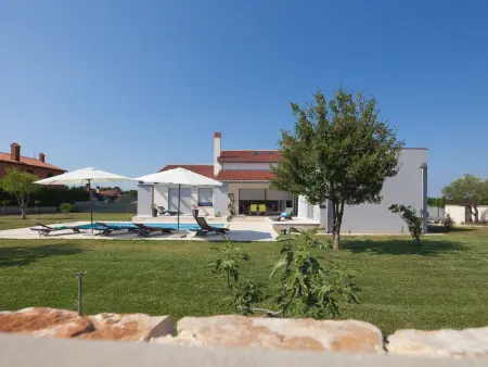 Villa Eva : maison moderne avec piscine privée à Pula : photo 6