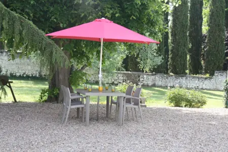 Location chateau à Beaumont en Véron, Manoir charmant à Beaumont-en-Véron avec jardin