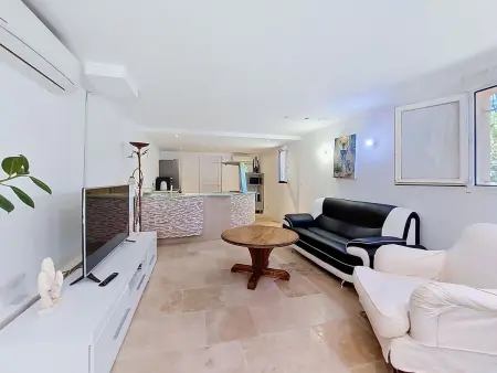 Bas de villa Anémones, 100 m² avec terrasse 40 m² : photo 4