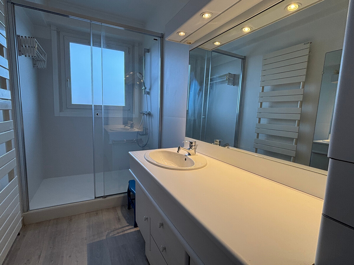T4 spacieux avec garage à Hendaye, 3 chambres - Photo 9