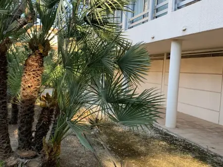 T3 rénové avec 2 parkings à Hyères : photo 1
