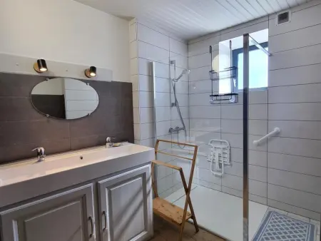 Gîte 6 pers. rénové avec jardin privé à Gumières : photo 10