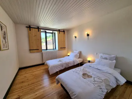 Gîte 6 pers. rénové avec jardin privé à Gumières : photo 12