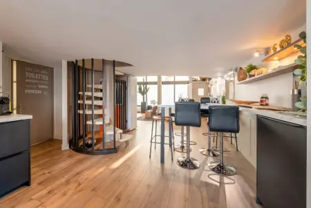 Appartement avec cinéma et jacuzzi à Lorient, 200 m² : photo 4