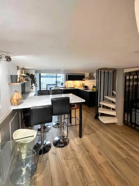 Appartement avec cinéma et jacuzzi à Lorient, 200 m² : photo 18
