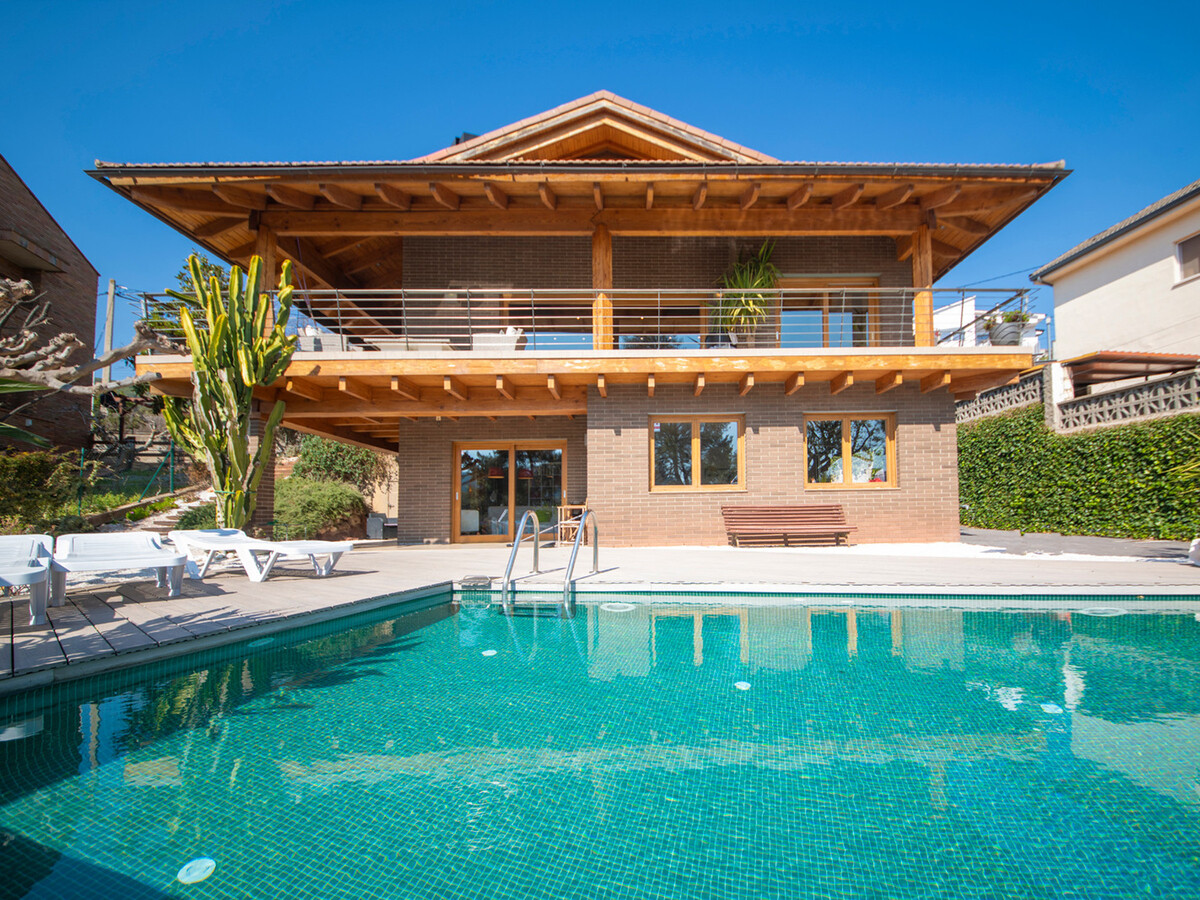 Villa moderne Torrelles de Llobregat, piscine débordement - Photo 1
