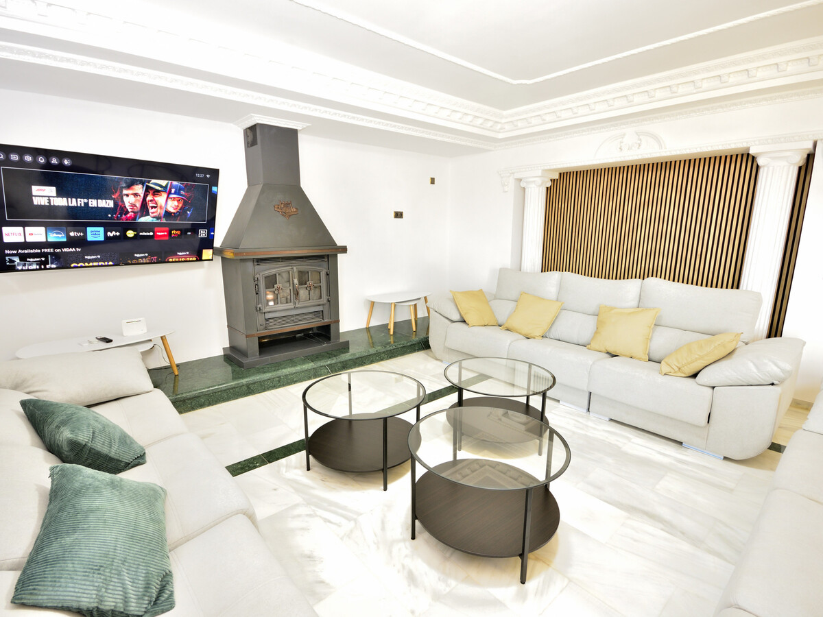 Château avec chapelle et piscine privée – 15 pers. - Photo 9