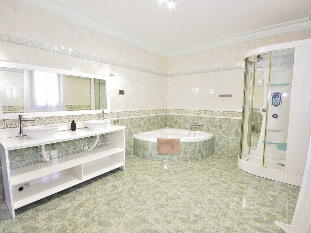 Château avec chapelle et piscine privée – 15 pers. - Photo 31