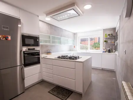 Villa avec piscine privée - 8 pers., Villa 8 personnes à Torrelles de Llobregat - Photo 2
