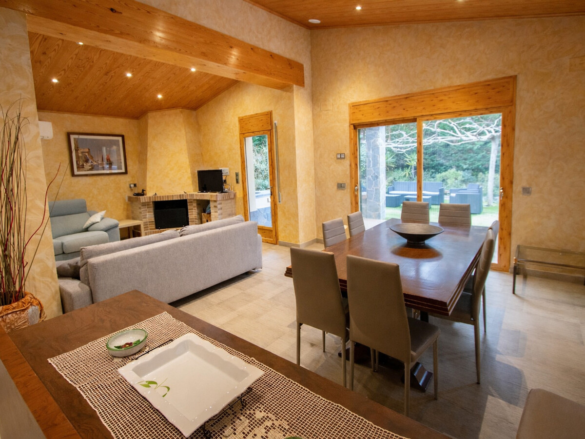 Villa 4 chambres avec piscine et salle de jeux à Sils - Photo 2