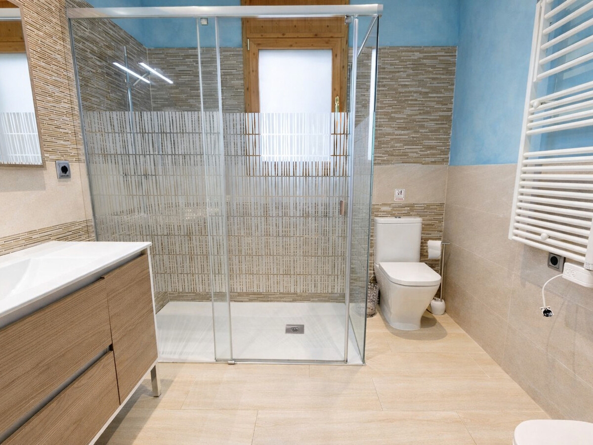 Villa 4 chambres avec piscine et salle de jeux à Sils - Photo 11