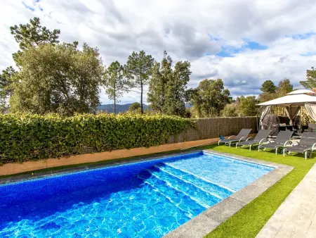 Villa 10 pers., 5 chambres, piscine privée à Santa Coloma