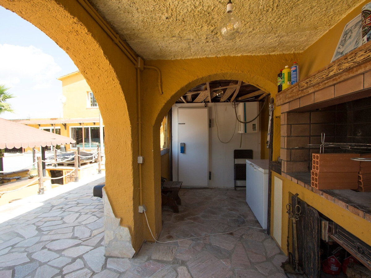 Villa 7 chambres, piscine 6×12m et jacuzzi à Rubí - Photo 7