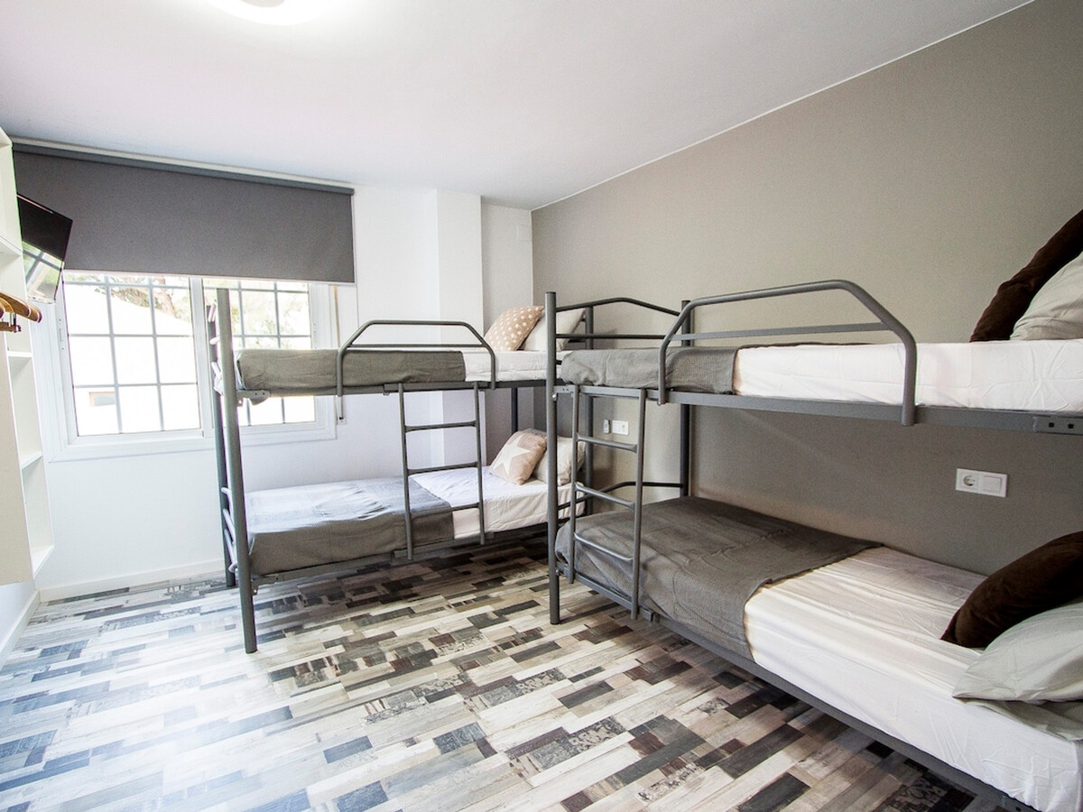 Villa 7 chambres, piscine 6×12m et jacuzzi à Rubí - Photo 15