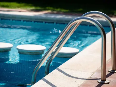 Appartement 2 chambres avec terrasse et piscine : photo 4