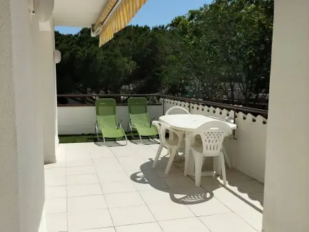 Appartement 2 chambres avec terrasse et piscine : photo 8