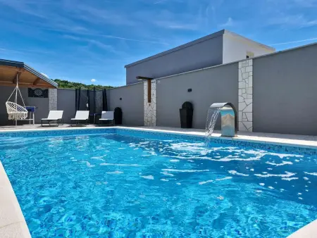 Villa Exotic à Maslenica : maison 4 appartements, vue mer : photo 1