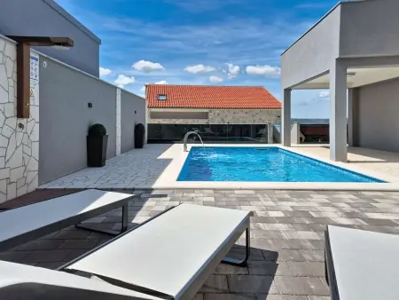 Villa Exotic à Maslenica : maison 4 appartements, vue mer : photo 3