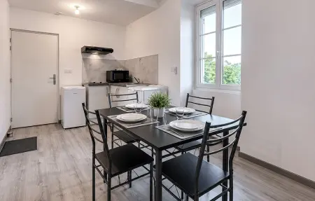 Location appartement à Savignac les Églises, Charmant Appartement